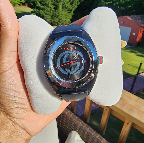 📣SOLD!! Gucci Black Watch w/Box - Picture 3 of 5